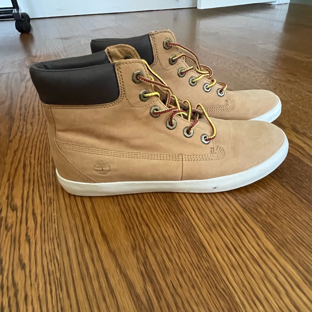Timberland Boots size 8 street shoes EUC